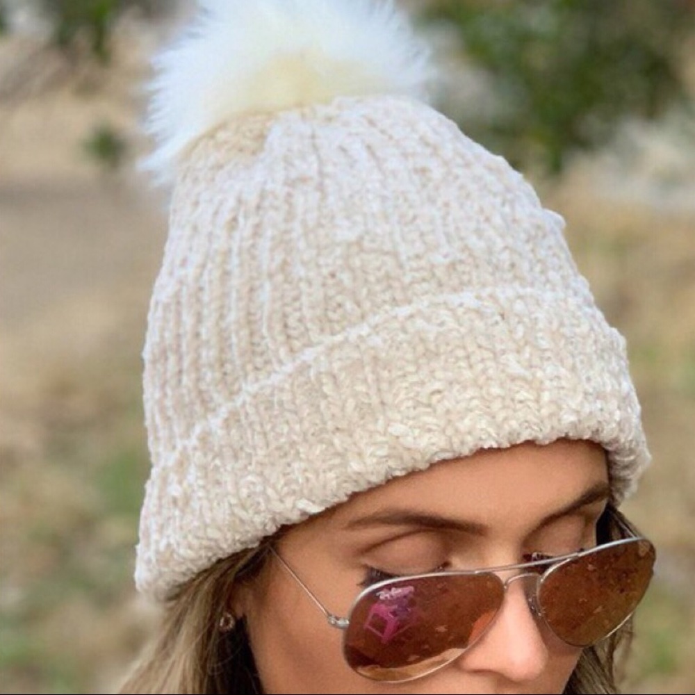 CLEARANCE‼️Chenille Pom Pom Beanie-Ivory - Picture 2 of 5